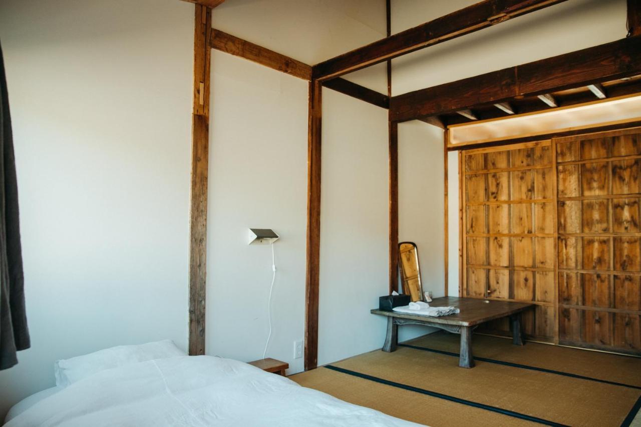 Hostel Saruya Fujiyoshida Exteriör bild