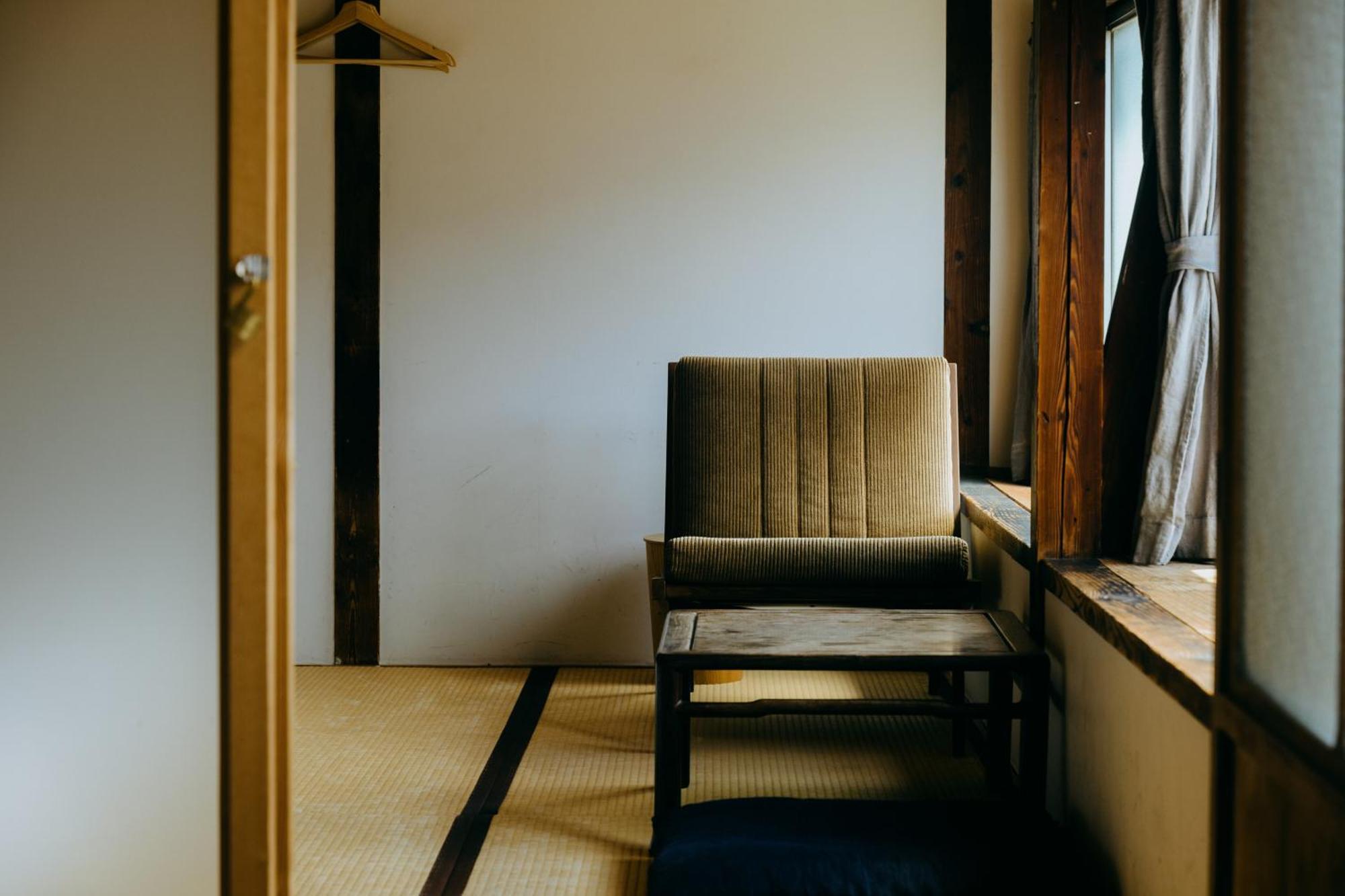 Hostel Saruya Fujiyoshida Exteriör bild
